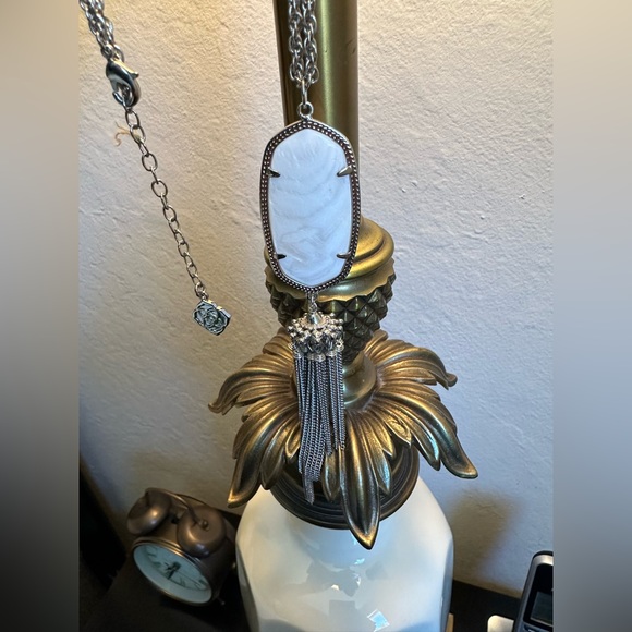 KENDRA SCOTT Rayne White Pearl Shell Pendant Necklace Silver - Picture 1 of 5